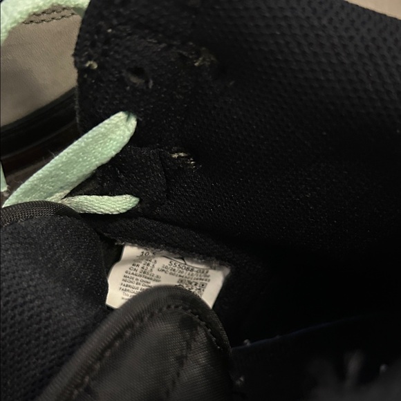 Nike High-Top Sneakers with Mint and Black
Jordans - Picture 2 of 4